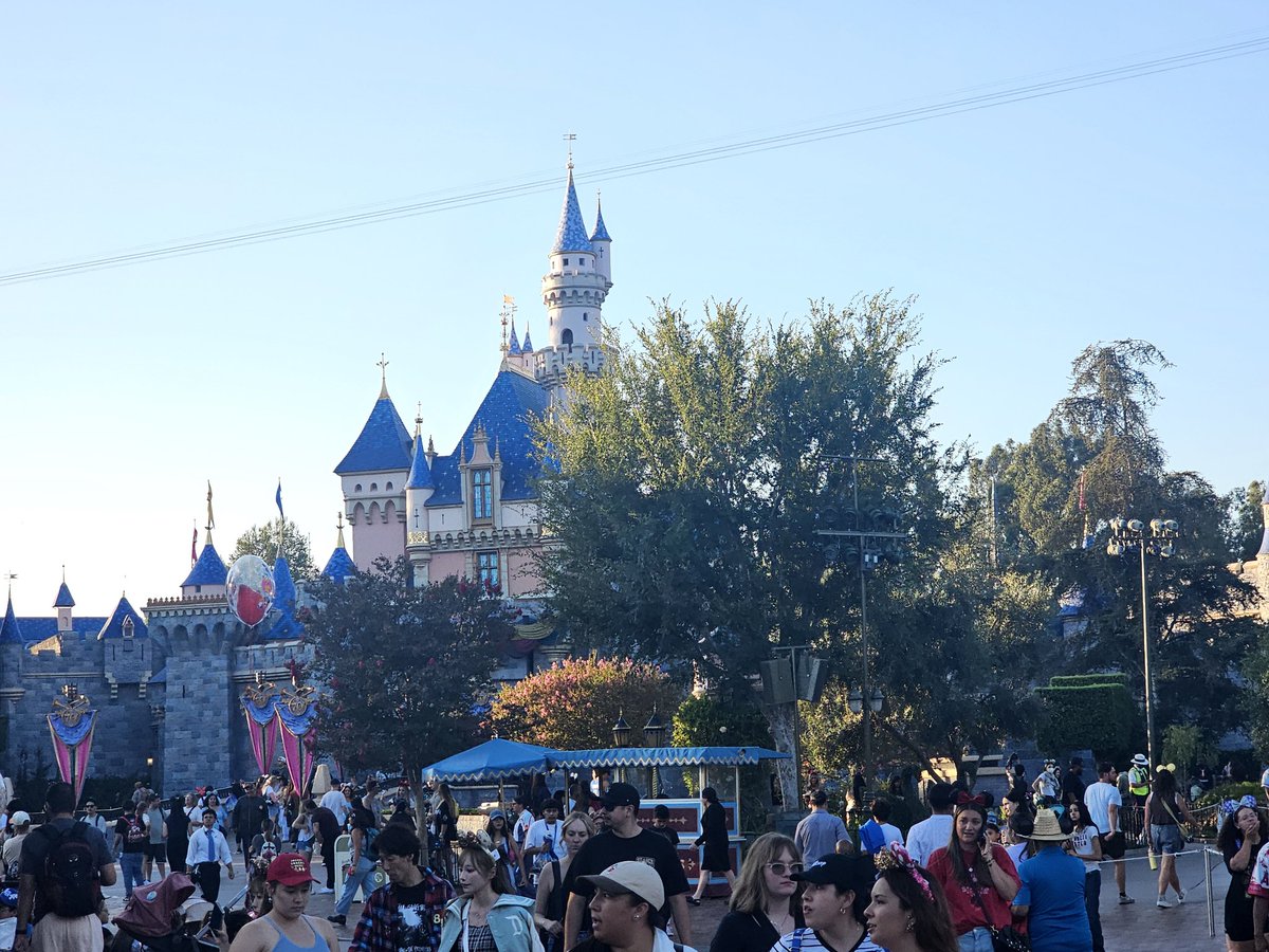 Azrael9612L's tweet photo. Reportando #disneylander honorario
@BRCDEvg @Aftasher @ZhyGou @Folkensio @fchinchot @juanem87 @ManuelTenedor @AdrianHayabusa
@DrMnike @PunisherIV
Las 7 y todo sereno!
Hora de ir por los chilli cheese fritos y los chescosβοΈπ΄π₯πππ https://t.co/nrq9BhQiUM