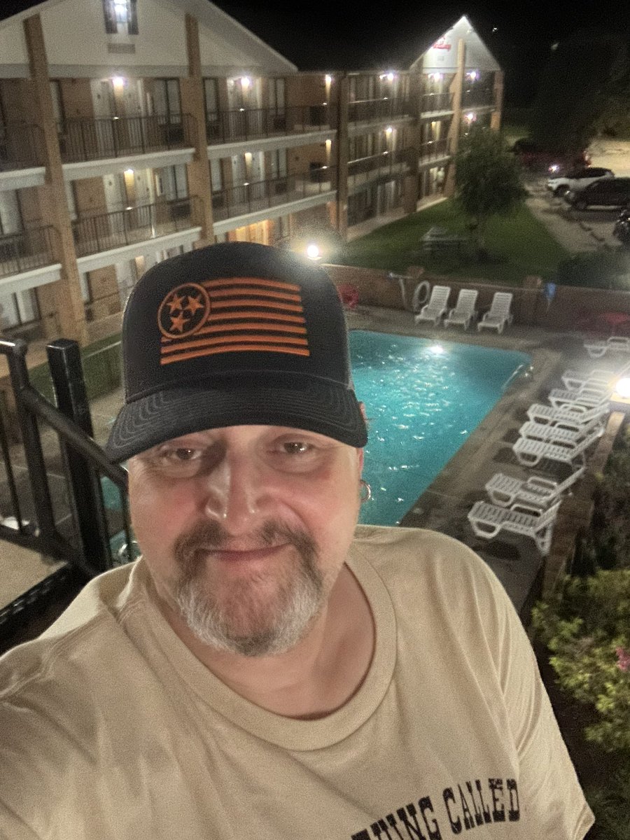 82 degrees at 10pm🥵May have to dive off the balcony &amp; into the pool🤠🇺🇸🤠