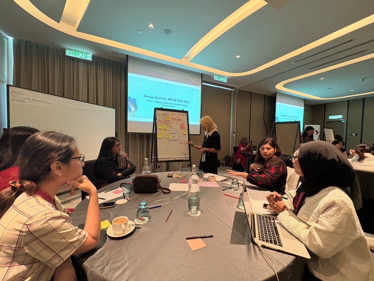 unwomenasia's tweet photo. Last month in Malaysia, 20+ gender &amp; climate champions from 10 countries gathered to explore solutions for building inclusive climate resilience.

Here’s what they tackled ⬇️

#EmPowerForClimate 

@ARROW_Women @UNEP_AsiaPac @unwomenasia https://t.co/xWJWjnzpZ5