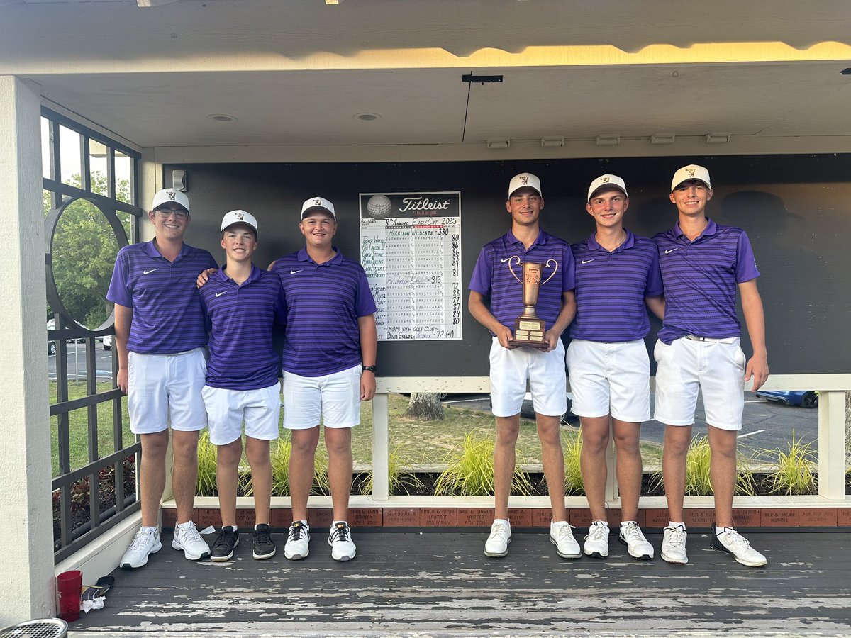 Var Boys shoot 313 to win the 8th Annual EagleCat Classic over Harrison (330) at MiamiView GC (Par 71).   The All-Times series is now 4-4.  Senior David Gregory etched his name on the Cup with and EagleCat record 72 (+1)!

Hunt 77
Wehner 80
Seitz 84
Reynolds 87
Miller 88
