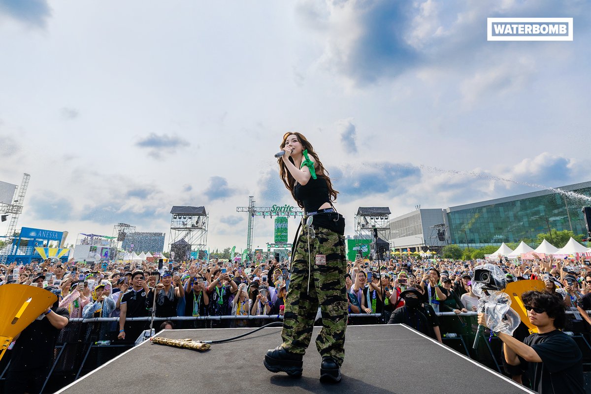 waterbomb_seoul's tweet photo. 카리나 나오면 텐션도 UP!!🔫💦
청량감도 에너지도 퍼펙트💚💚
워터밤 서울의 레전드 순간!!❣️

#KARINA #aespa #WATERBOMB #WATERBOMB2025 #WATERBOMBSEOUL #카리나 #에스파 #워터밤 #워터밤2025 #워터밤서울 https://t.co/oiXNqmZNm5