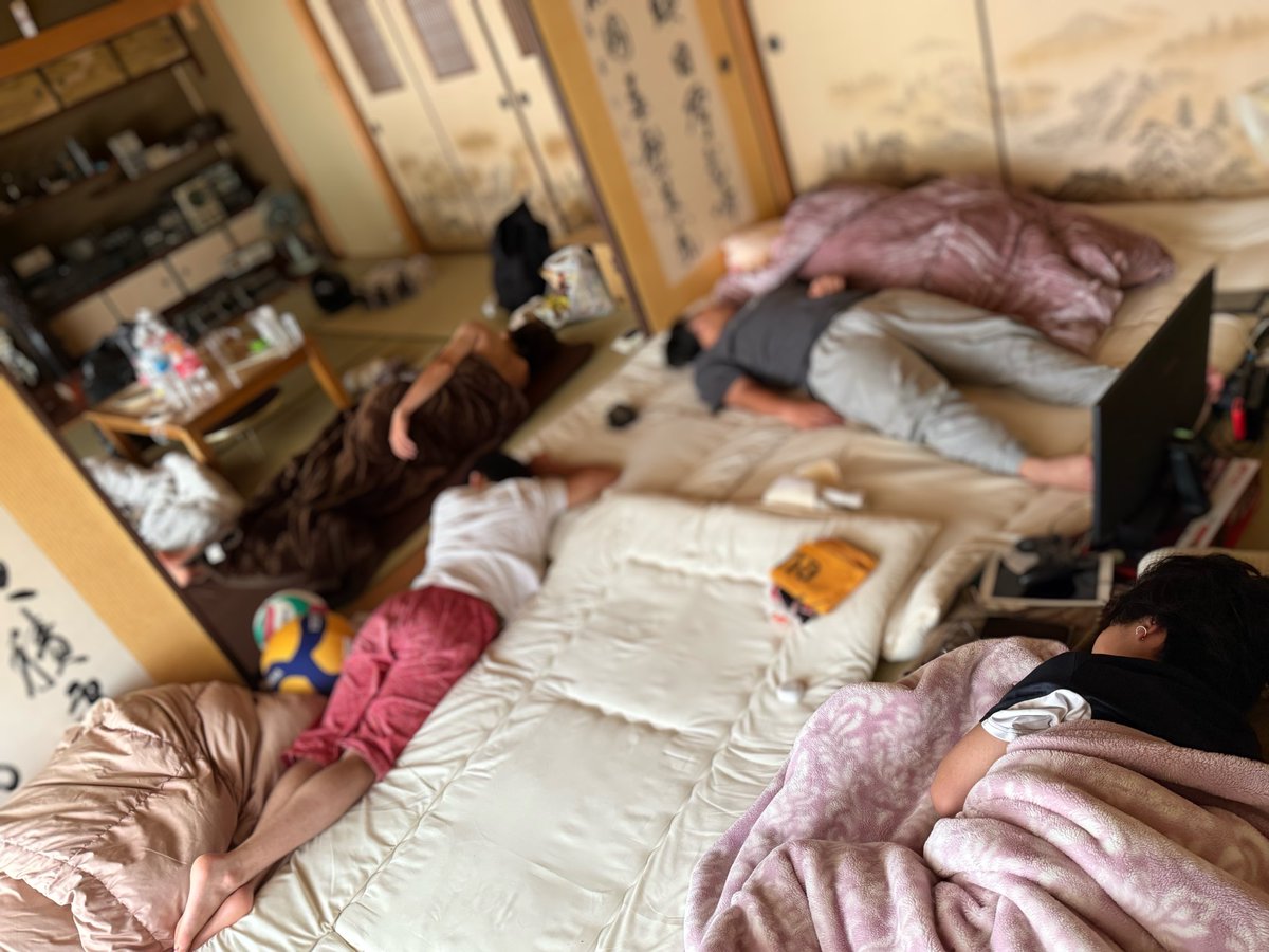 SinSin0602's tweet photo. 5時までゲームして今これ https://t.co/LzomLwjPKo