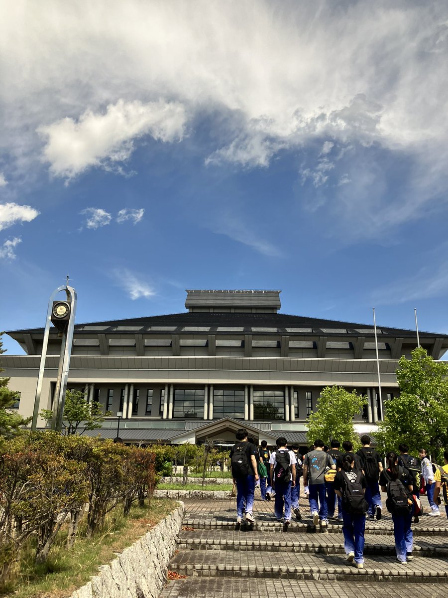 _ibagym's tweet photo. 茨城大学！
全国インカレ会場、
弘前武道館に到着です！ https://t.co/CSOfqttWef