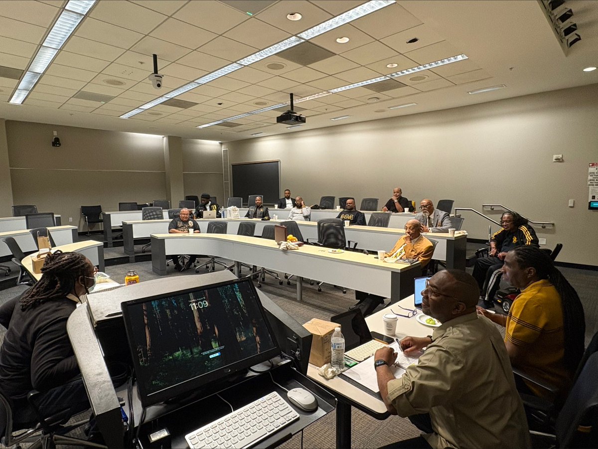 sf_alphas's tweet image. Another successful Gamma Chi Lambda Chapter Retreat in the beautiful City of San Francisco. Brotherhood, food, togetherness, and laughs on a great Saturday, and looking forward to the next one. BIG 06! 🤙🏾❄️🤙🏾 #AlphaPhiAlpha #APhiA #AlphaWest #Divine9 #D9 #NPHC #BGLO #California