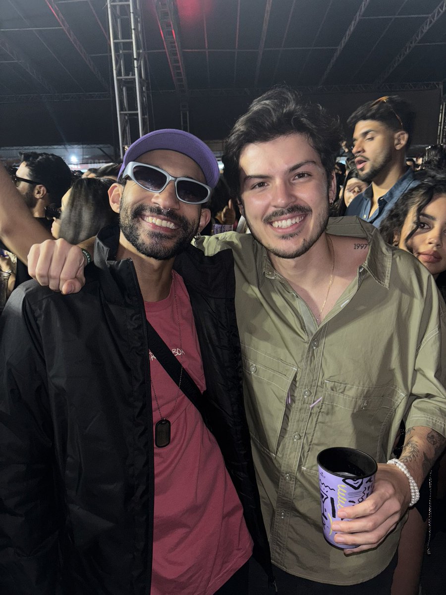 itssmath_'s tweet image. Registros de um dia especial quando você vê seu amigo de 15 anos tocar pela primeira vez 💥