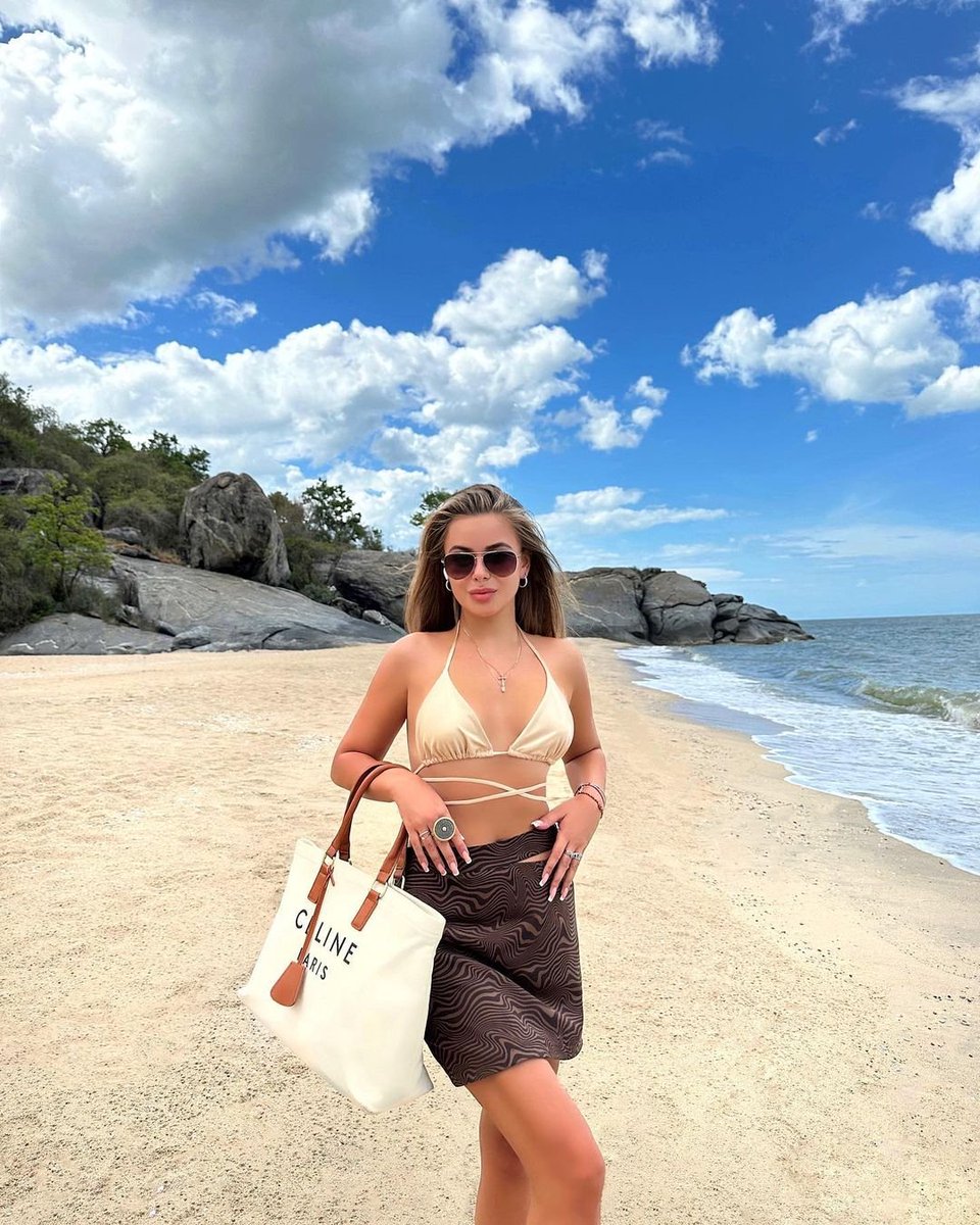 Teethz954's tweet image. Pretty girls everywhere 🌼💖