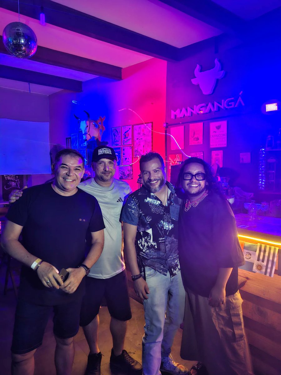 Sexta na festa de aniversário da Madonna, no Mangangá Pub, com Israel Portela, Luciano Rocha e o cantor Paulo Marinho. ❣️