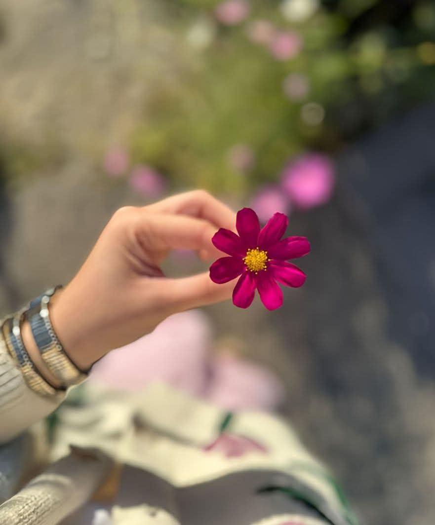 اللهٌم صــــــــباحاً لا يمسّـــنا فيه سوء
اللهُم جدّد فيـنا رُوح التــــفاؤل والأمل 
 ولا تجعلنا ضُعفاء أمام ظروف الحياة♥️✨