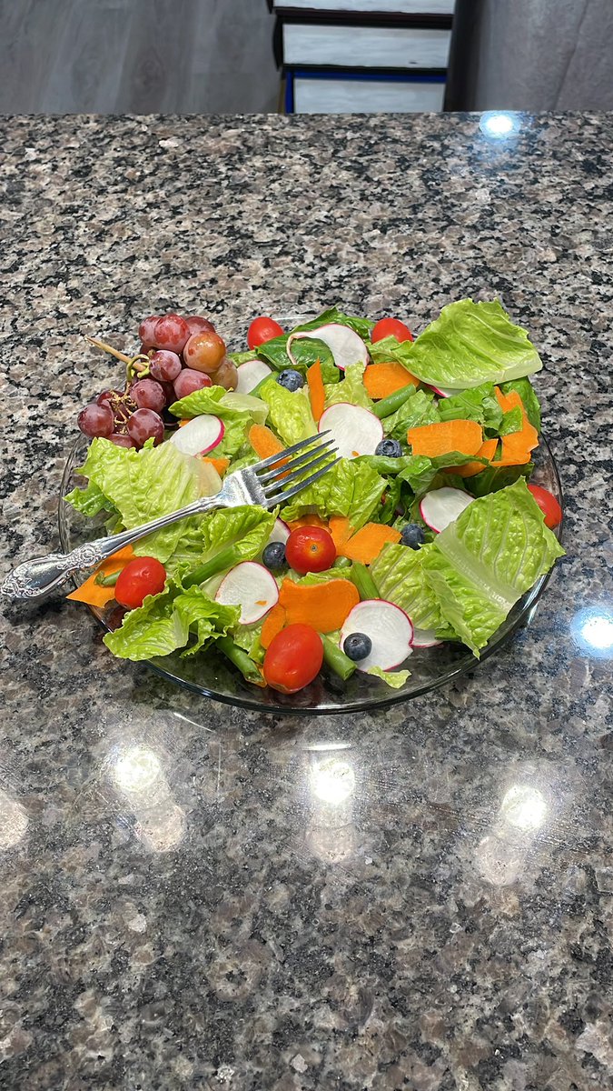 I haven’t eaten this healthy since……..ever! Small changes make big impacts. <a href="/greencartai/">Greencart</a> rewards me for buying it <a href="/_BagSolutions_/">Eco Bag Solutions</a> for bring it home in a cloth bag, <a href="/veat_official/">Veat</a> for making it, <a href="/BiteGram_vet/">BiteGram</a> for healthy meal and  <a href="/ecomeal_vet/">EcoMeal</a> for reusable utensils. We all win!