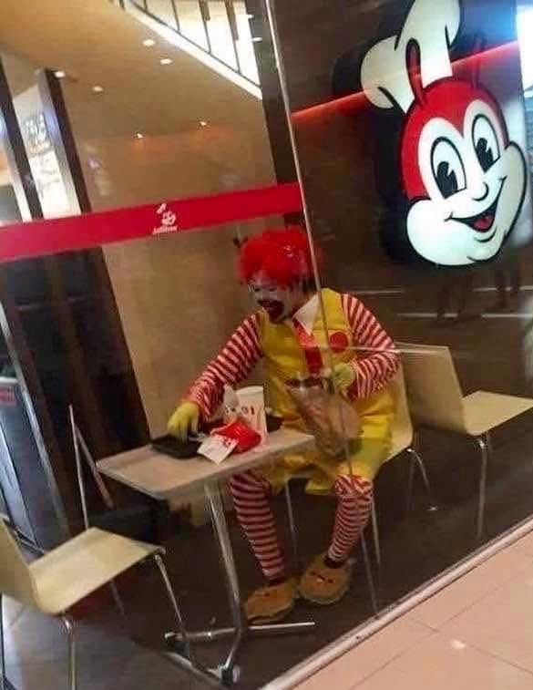 BREAKING NEWS!!!

Kahit si McDo sumama na sa boycott dahil sa <a href="/Jollibee/">Jollibee</a> BIDA ANG SAYA!!!