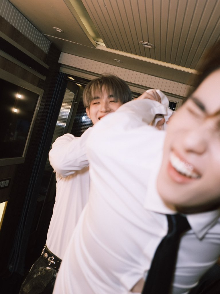 suvijck's tweet photo. happy banget kayaknya? @hiongshi https://t.co/Cigt0Ilvcy