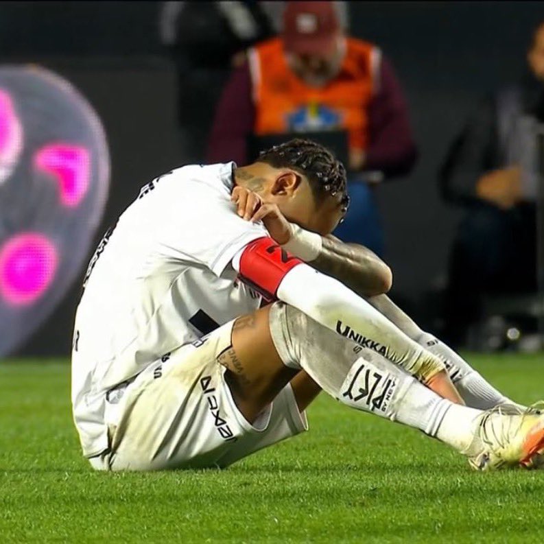 Neymar afirma que sente VERGONHA da goleada de 6x0 do Vasco contra o Santos:

“É um sentimento de muita vergonha. Eu nunca tinha passado por isso na minha vida e isso infelizmente aconteceu. Infelizmente eu não consigo ajudar de todas as formas.”