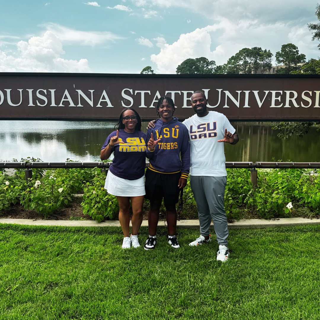 iammikewallison's tweet image. And just like that… college life begins. 🐯📚

Here’s to new beginnings, big dreams, and the journey ahead. 🛫💜💛
#ProudParents #LSUBound #EngineeringFuture #EmptyNest #NewChapter #FamilyFirst