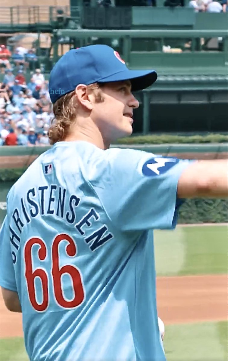 👏👏👏 Hayden throws out the first pitch at Wrigley Field in Chicago before the game between the Cubs and  the Pirates. August 15, 2025. (Hayden Christensen)🤗💖