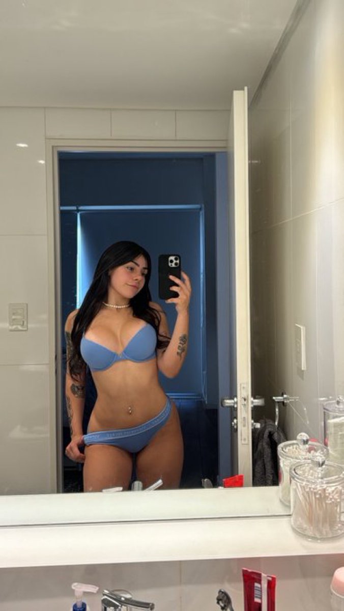 aymznx's tweet image. Imagínate que estás por cumplir 18 en nada y vas a debutar con esto. 

Simplemente Angel Avid 🐐