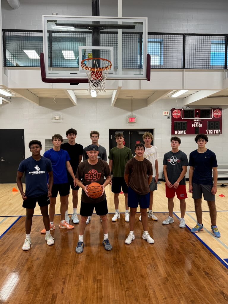Another GREAT group training 5 v 5 play with my very talented var level players
Allen/Holiday-Fairview
Purdy/Turk-Westlake
Pfaff/Fletcher/Robincheck-Iggys
Krugman-Avon
Compton-Ridgeville
Missing-Cockburn/Naughton-Bay
Kennedy-River
Great work, fall ball coming up!
#BrianWHoops12