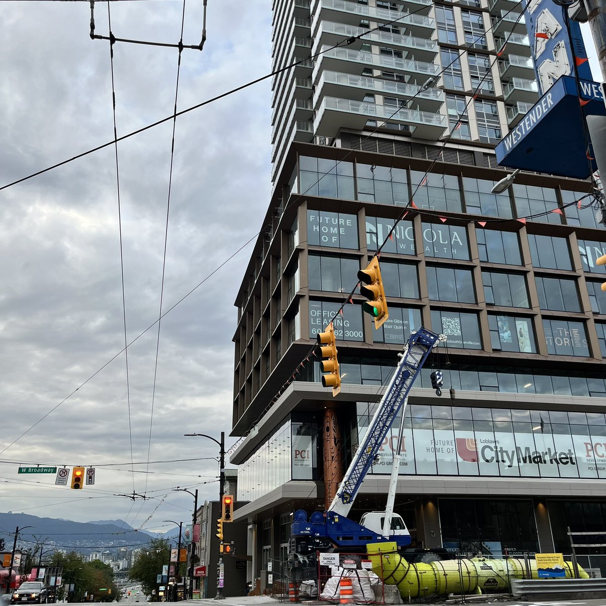 My new favorite hobby:  
Risking my iPhone out the window (me not driving) 😂

#Vancouver #BC