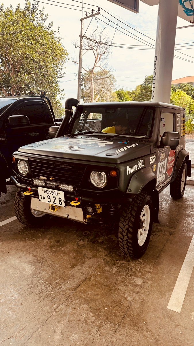 AXCRmorikinTV's tweet photo. おはようございます
今日はラリーカーをコンテナに入れる日です 九州男児号は恐らく最後のタイですので一つ一つの写真が貴重に 車は約1ヶ月の船旅の後に日本に到着予定です
クルーは2日後の夜に帰国予定ですのでそこまではタイを楽しみたいと思います
#AXCR2025 https://t.co/RW3zlcDuZG