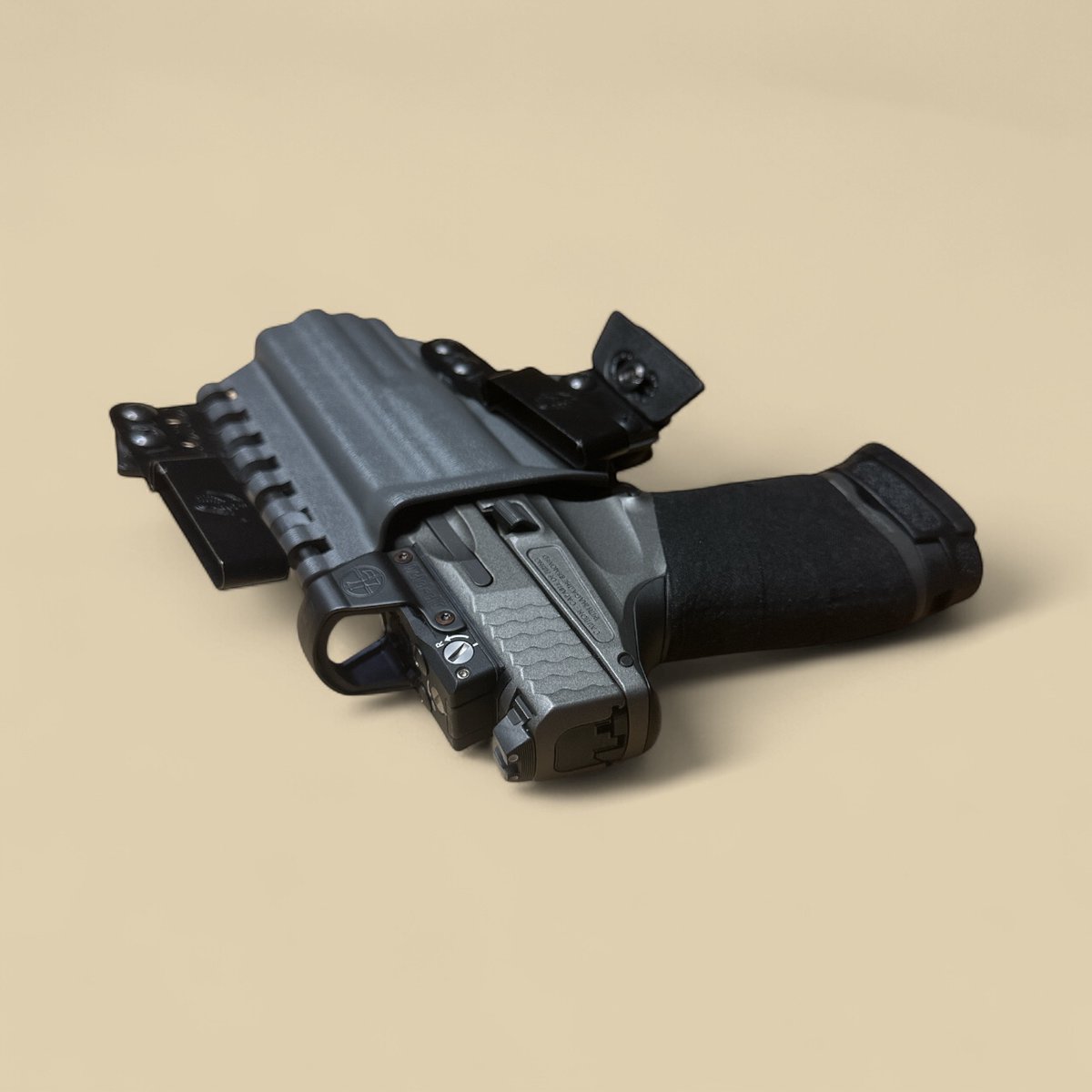 Scooped up a "blem" DPP optic, wasn't planning on putting it on the compact but decided to see how it is anyway, fully expecting not to like it...I like it 

With the full size mag the whole thing feels really nice.