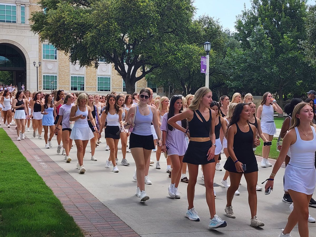 tank4daCubz's tweet image. So happy for &amp;amp; proud of #TheKid who starts at @TCU tomorrow &amp;amp; today she was selected to join her 1st Choice #Soroity #ADPi 

Can&apos;t wait to see everything you&apos;re going to accomplish the next few years. Love you 💜

#TCU #Panhellenic #BidDay #FtWorth #Texas #HornedFrogs #3rdGenFrog