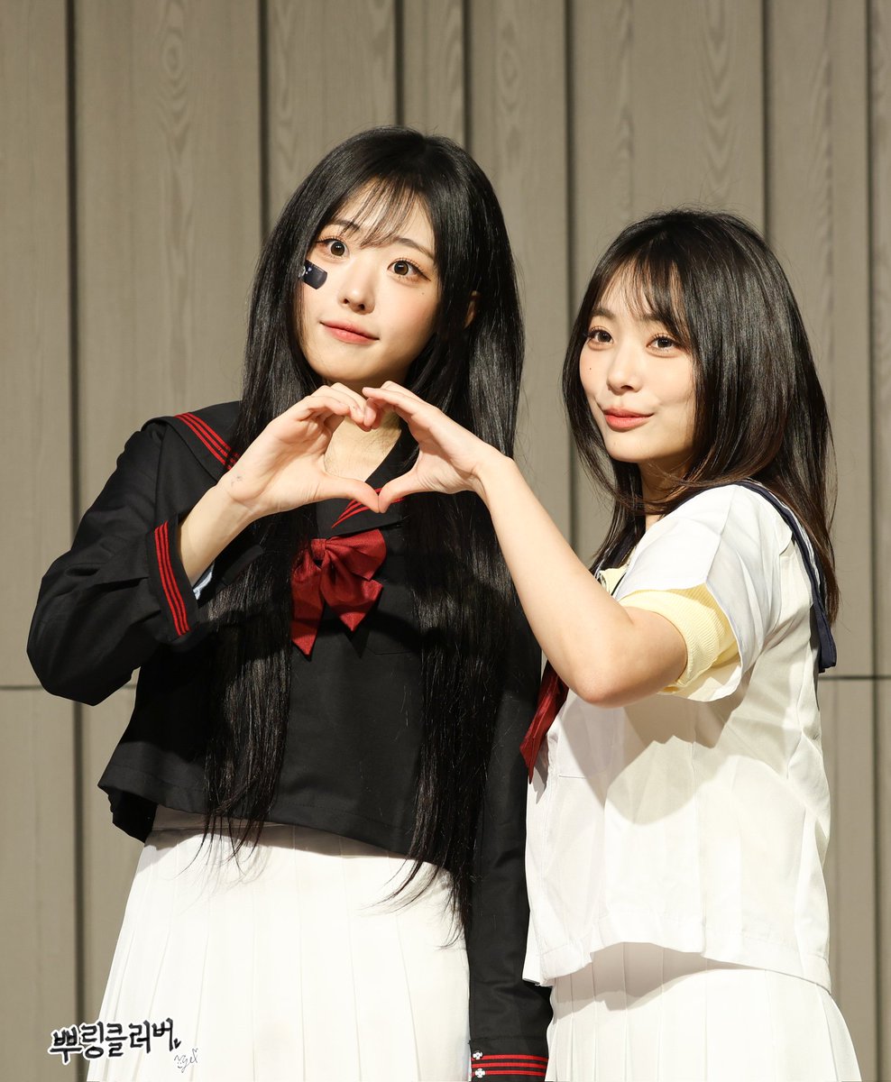 chikineunyeogs1's tweet photo. 20250817 디마뮤 팬싸
막내즈 3pics📷
#히나 #hapycb
#시연 #시요밍 #siyo_min
#QWER https://t.co/ByJZwqV7xe