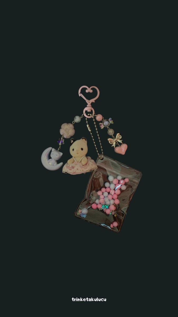 apaakulucu's tweet photo. @scaxamouche ada sylvanian cat 80k ajaa nih kaakk udh dpt keychain sm pouch! https://t.co/DxIbqRhsIe