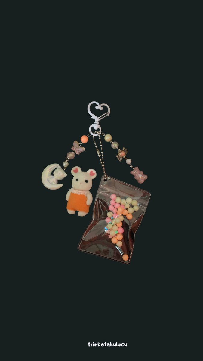 apaakulucu's tweet photo. @scaxamouche ada sylvanian cat 80k ajaa nih kaakk udh dpt keychain sm pouch! https://t.co/DxIbqRhsIe