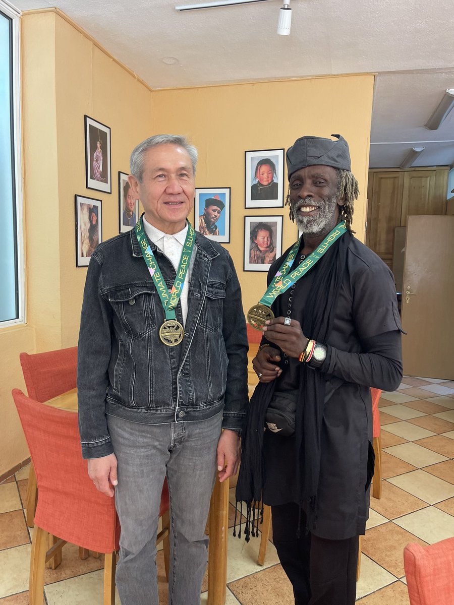 Өөрийгөө хэтийдэн давсан Монгол улсын 3 дахь Ерөнхийлөгч Н. Энхбаяр , Агааран хоололтоор 25 жил замнаж байгаа Elitom El-amin Агуу хүмүүст ӨӨРИЙГӨӨ ЯЛАГЧ дурсгалын медалаа гардууллаа 🙏❤️🌏Lkhagvasuren Bold