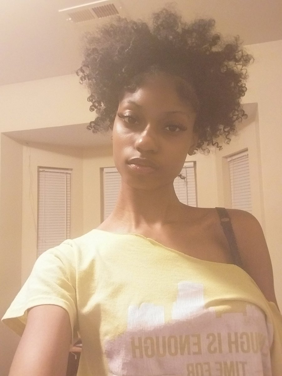 sexxylay18's tweet image. Pov: when niggas keep playing 🤣 #yn #players #nottheone