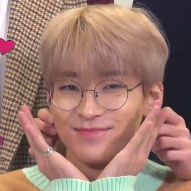 (˶ᵔ ᵕ ᵔ˶) 🐈‍⬛🩷