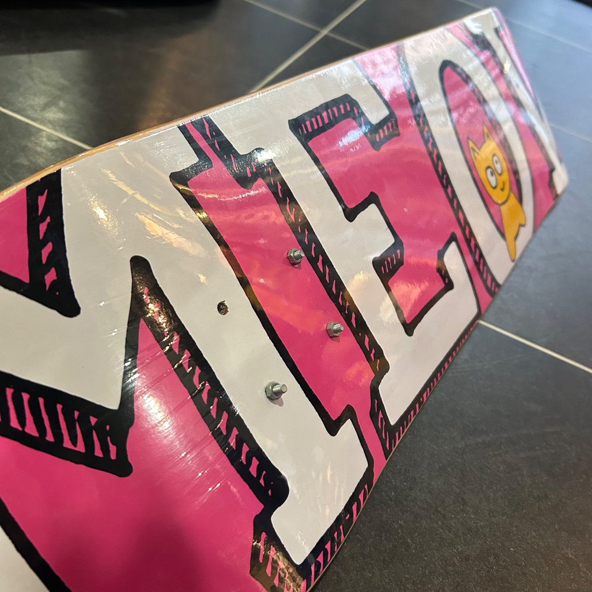 ゆるいタッチが可愛いMEOW SKATEBOARDS(ミャオスケートボード)🐈💫

どのデッキもラスト1点☝️

カラーもポップで可愛くおすすめです💨

#WARPのラスイチ

【¥11,000以上ご注文で送料無料🚚】

▶️ warp-osaka.com/c/brand/meowsk…