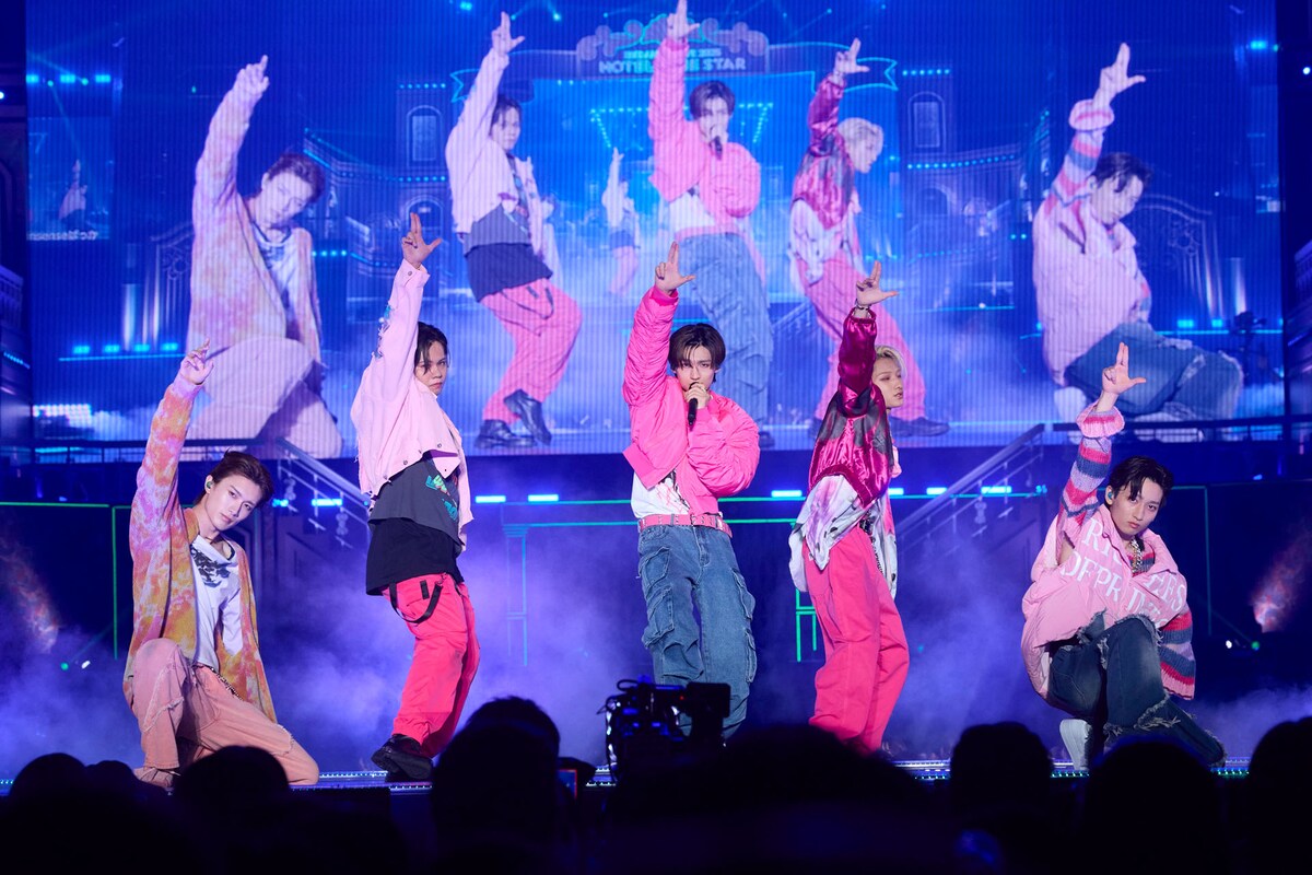 natalie_mu's tweet photo. ◤#エビライ2025 16日公演ライブレポ🏨🌟◢

未体験、レベチ、トルコにビジュイイじゃん…
「エビライ」2日目はイケメン天下一武道会
「国の宝です！よろしくお願いしまぁす！」

⭐️武藤潤、魂のシャウト
⭐️「HARUKIお疲れ！」はなむけのシャッフル

⏬詳細・📸写真33枚
https://t.co/ztm3O4oWYr https://t.co/C0ZGcoUSta