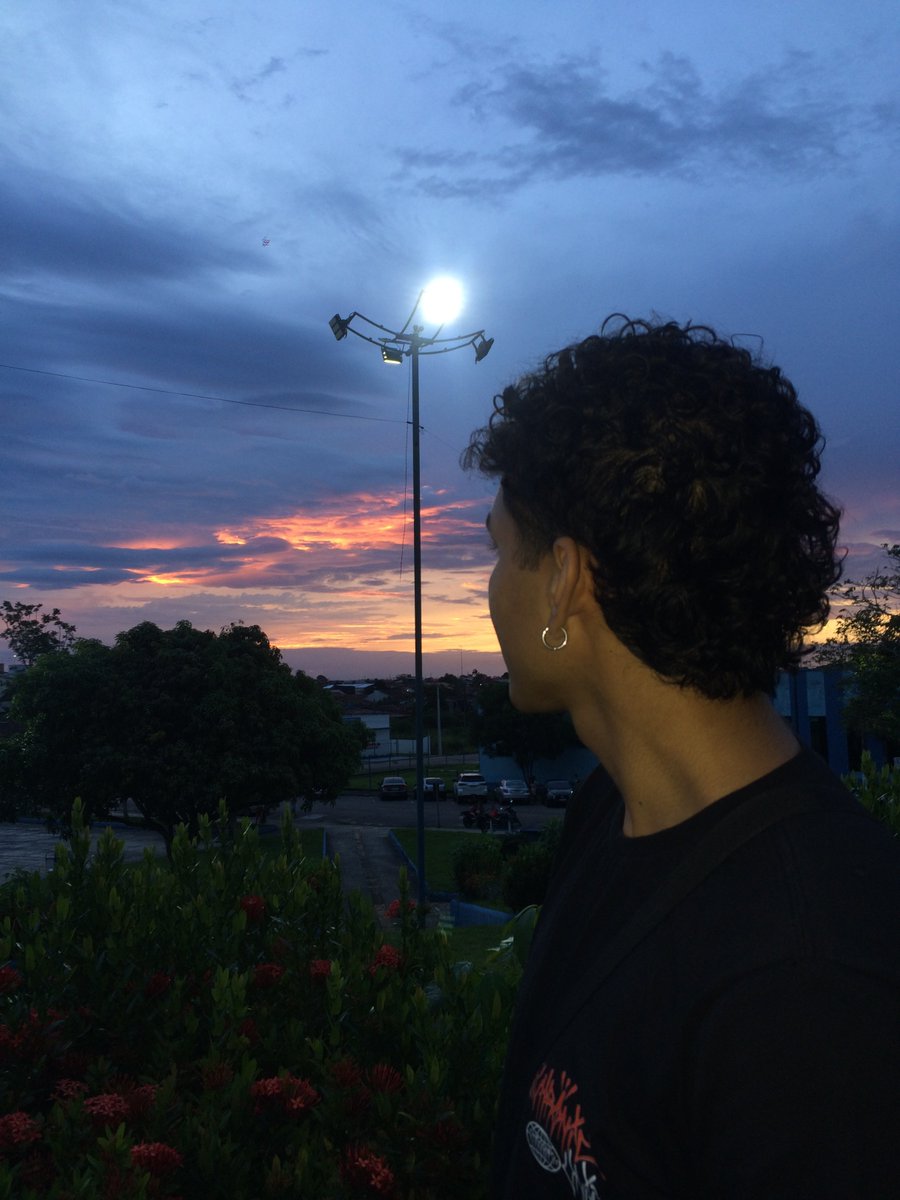 o iphone 5 que o will comprou na shopee tem a câmera melhor que o meu pqp