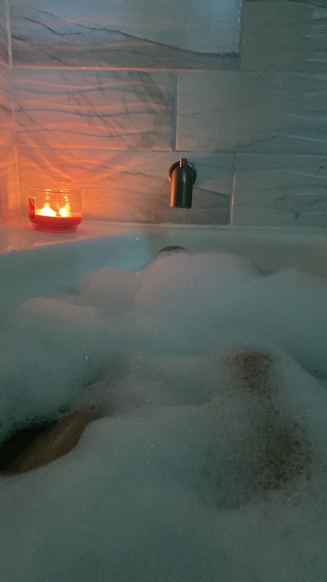 embracethedarkx's tweet photo. Sunday relaxation after a late night gym sess 🧖🏻♀️ #girlswholift #bathroominspo #bathingtime #selfcare #girls #latina #veteran #gymgirls https://t.co/gXEpGJejmL