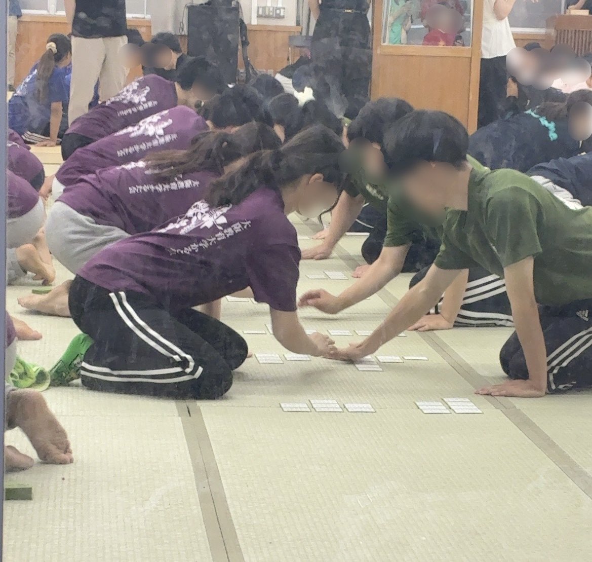 omu_karuta's tweet photo. こんにちは！
8/16に開催された職域大会D級の結果報告です。

グループ3位となり、D級残留となりました。目標のC級昇級には惜しくも届きませんでしたが、全員が粘り強く戦えました！！

来年は春職出場目指して頑張ります！
応援してくださった方々、運営してくださった方々ありがとうございました☺️ https://t.co/ogEMxGLwLY