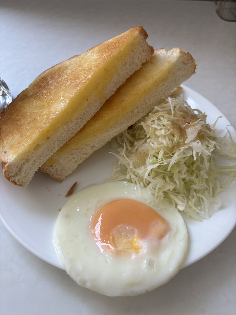 saborinndo's tweet photo. 横浜　喫茶室
横浜市の第二合同庁舎一階にある喫茶店☕️
トーストセットを注文し、暑さをしのぎながらのんびりと。オーソドックスな目玉焼きがなんともうれしいです🍳 https://t.co/V7G0qMiR7Y