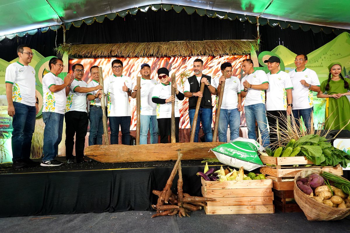 ararunika's tweet photo. dalam rangka HUT ke-53nya Petrokimia Gresik gelar Petro Agrifood Expo (PAE) selama tiga hari di Kebun Percobaan (Buncob) Gresik #PetroagrifoodExpo2025 #PetikbersamaWarga #PetrokimiaGresik #SolusiAgroIndustri https://t.co/O6oKfGEPvo