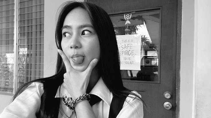 ashtinatdrezzi's tweet image. 𝑊𝐻𝐴𝑇 𝐿𝐼𝐸𝑆 𝐵𝐸𝑇𝑊𝐸𝐸𝑁 𝑈𝑆 

An #AshDres AU — Wherein Alice (Ashtine), a quiet scholar, suddenly gets linked to Anthony (Andres), the campus casanova. Causing dating rumors to spread like wildfire... And now she’s determined to find who the culprit is.