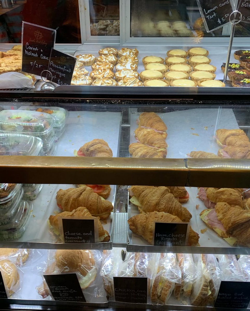 飲みすぎてちょっとお腹がいっぱいになった、どうしよう？😅