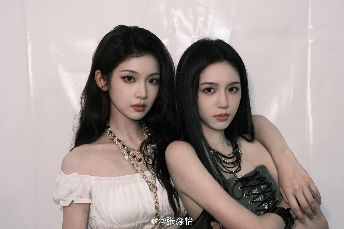 dramapotatoe's tweet image. #ZhangMiaoyi shares new snaps with #LegendOfTheFemaleGeneral castmate #ZhouYe