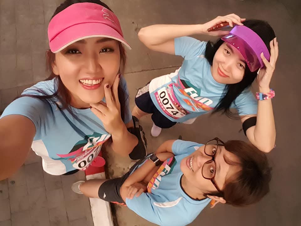 Yuripinky12's tweet photo. สภาพ🥱...ปกติไม่ได้ตามงานกลางคืน แต่คืนนั้นวันเกิดพี่สาวพอดี เลยตั้งใจไปหาคุณผลิตกัน แบกขวดแอลที่ไม่ได้กินกลับบ้าน เตรียมตัวไปงานวิ่งของเพจเพื่อนจัดงานที่ลงไว้...คือไม่ได้นอนนน วิ่งจบก็ สา..ธุ🙏🙏🙏 คิดถึงแหละ อยากวิ่งตามผช.อีกน้าา @peckpalit  ของานปังๆ นุชes Happyกันมากฮับ✌💪🤟 https://t.co/U68y5jVo8j