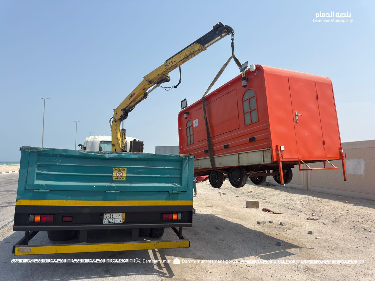 بلدية #الدمام تنفذ حملة لإزالة العربات المهملة بكورنيش الدمام الجنوبي في حي ثروة، ضمن جهودها لتعزيز المشهد الحضري وتحسين جودة الحياة.