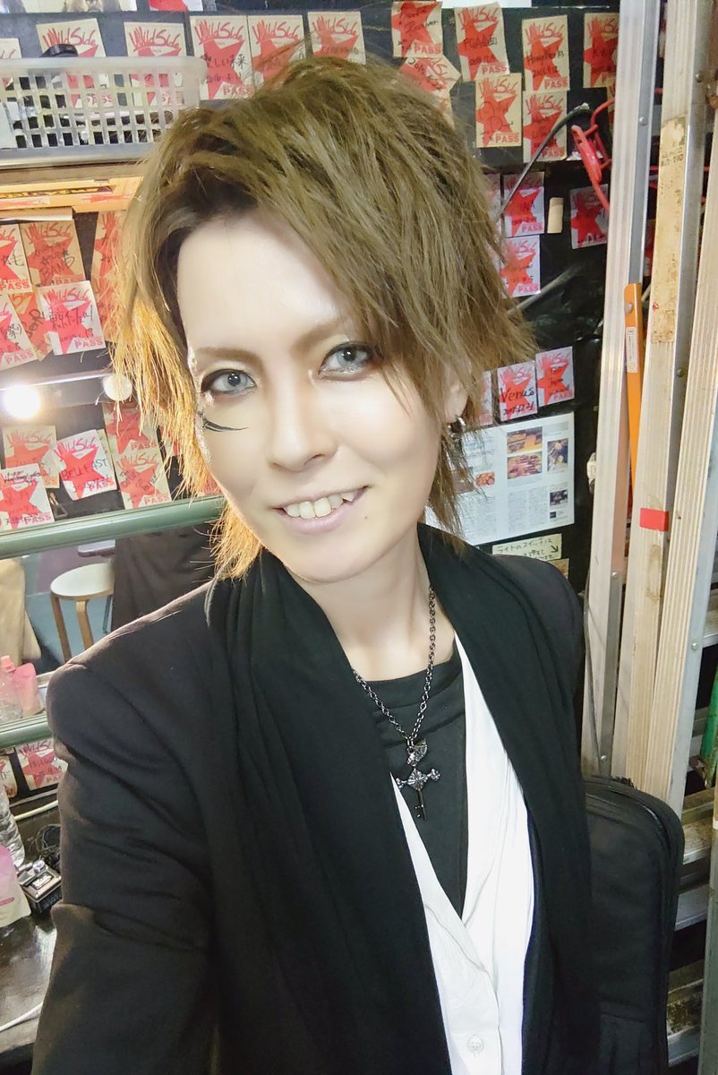 existxtrace_19's tweet photo. 新宿Wildside Tokyo、ライブを観てくれた皆ありがとう。
「WORLD MAKER」な夜とても楽しかったです。
ウルマもリトリリも本当に芯の強い格好良いバンドで沢山刺激をもらいました。お誘いありがとうございました。
また皆と一緒にライブ出来るのを楽しみにしてるよ。
(明日19時SNSチェックしてね)
乙魅 https://t.co/GjJxZWSZYr