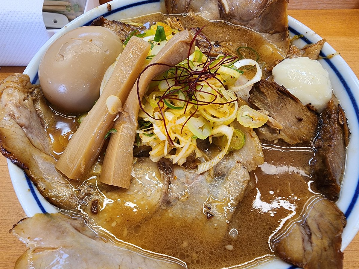 ode10265new's tweet photo. #ララみなと亭@千葉県館山市
《ネギ麦味噌チャーシュー麺》

うまゃー🍥����🤩
甘味が感じられる味噌スープ🍜
薄いチャーシューは食べやすく
麺量も多く食べこたえアリの一杯🍜‼️
美味しく腹パン🌟ご馳走さまでした！🤗

#宮城県　#仙台市　#ラーメン　#つけ麺 https://t.co/SZedVkKPzy