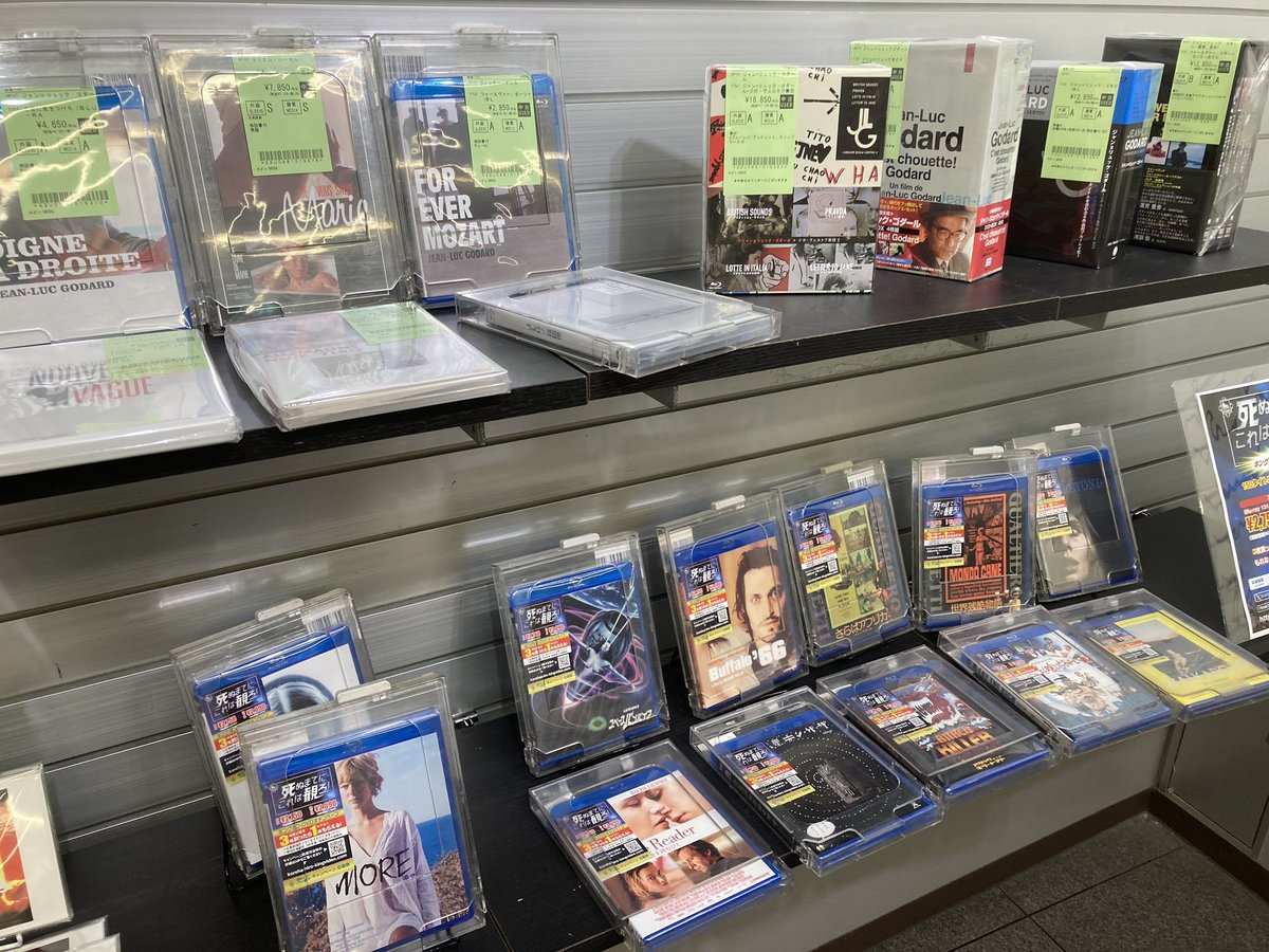 dp4_diskunion's tweet photo. 【開店いたしました!】
只今当店ではポップアップスペースにてジャン=リュック・ゴダール特集開催中📽️
《感情、表徴、情念 ゴダールの『イメージの本』について》展グッズ+関連DVD/Blu-rayを一挙展開中です📀
そうです、当店でも新品の映画Blu-rayのお取り扱いございます‼️
#ROCKinTOKYO https://t.co/XdnUmTakhl