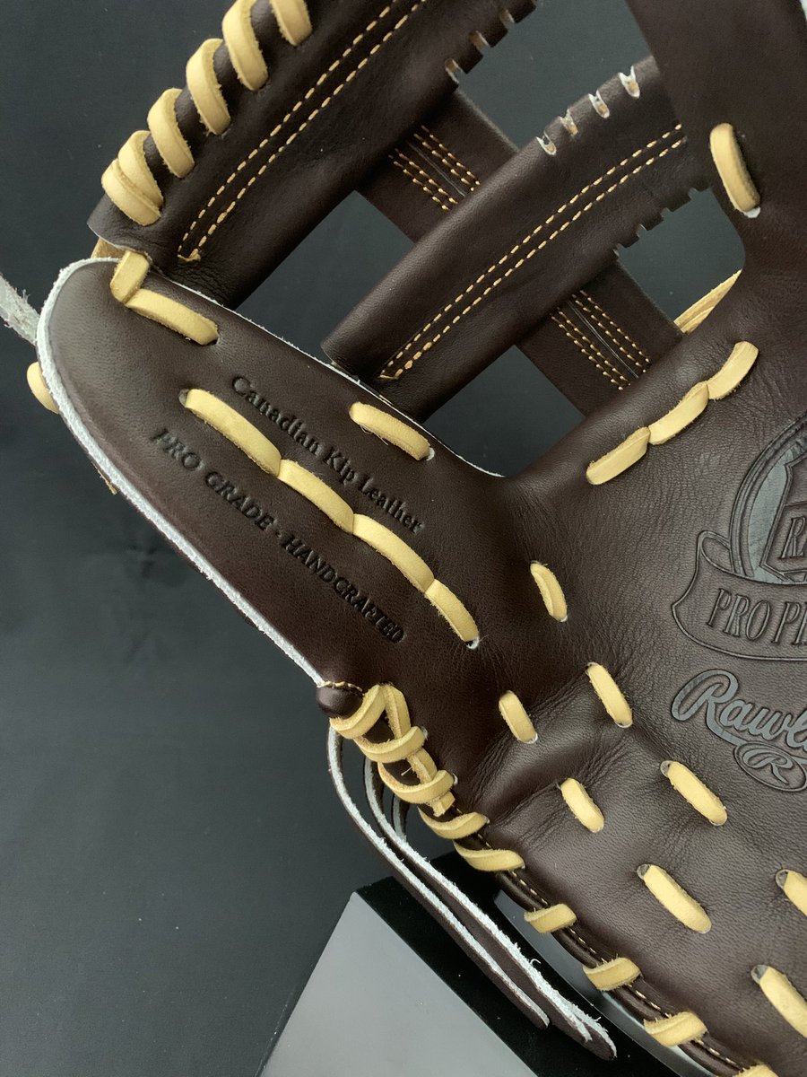 info42648043's tweet photo. 裏革⇒Grip Chewy Leather(和牛)
カラー:MO(モカ)
価格:税込定価60,500円→すみれ価格は…
是非、店頭ではめてみて下さい☝️
#すみれスポーツ #ローリングス #rawlings #mlb #usa #hoh #propreferred #47900 https://t.co/ttuTjgfANU