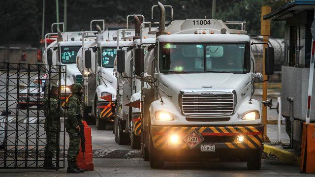 El Abogator (@elabogator) on Twitter photo Segun el viejo meado <a href="/lopezobrador_/">Andrés Manuel</a> , dejo su administracion con Dos Bocas produciendo 200 millones de barriles diarios, lo que corrobora la otra pendeja de <a href="/Claudiashein/">Claudia Sheinbaum Pardo</a> . Entonces de donde vergas dicen que habrá desabasto? y peor dónde estan las pipas del biemestar? Segun el viejo meado <a href="/lopezobrador_/">Andrés Manuel</a> , dejo su administracion con Dos Bocas produciendo 200 millones de barriles diarios, lo que corrobora la otra pendeja de <a href="/Claudiashein/">Claudia Sheinbaum Pardo</a> . Entonces de donde vergas dicen que habrá desabasto? y peor dónde estan las pipas del biemestar?