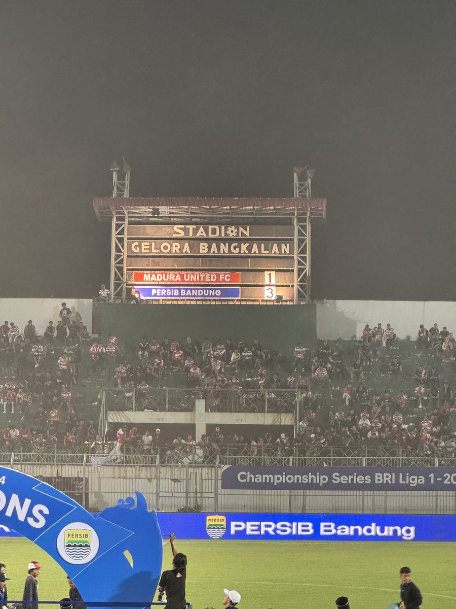 Persib_world's tweet photo. The crowning moment https://t.co/u6yLIHp9Yr