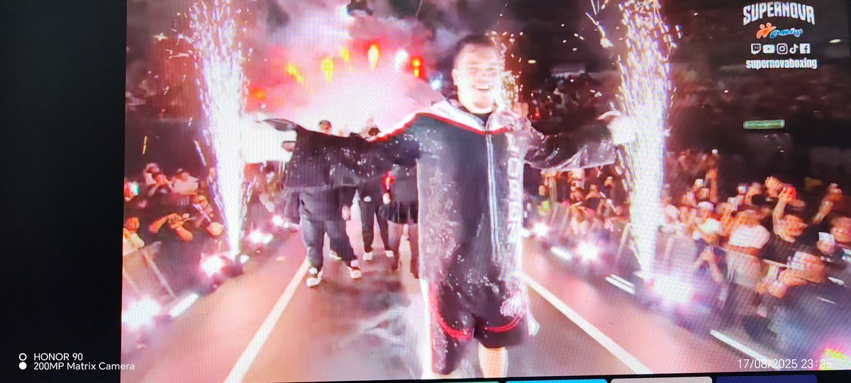 Rod_casas's tweet photo. Vamos @franco_esca!! Saludos desde chile!! https://t.co/KbLxY0Kcug