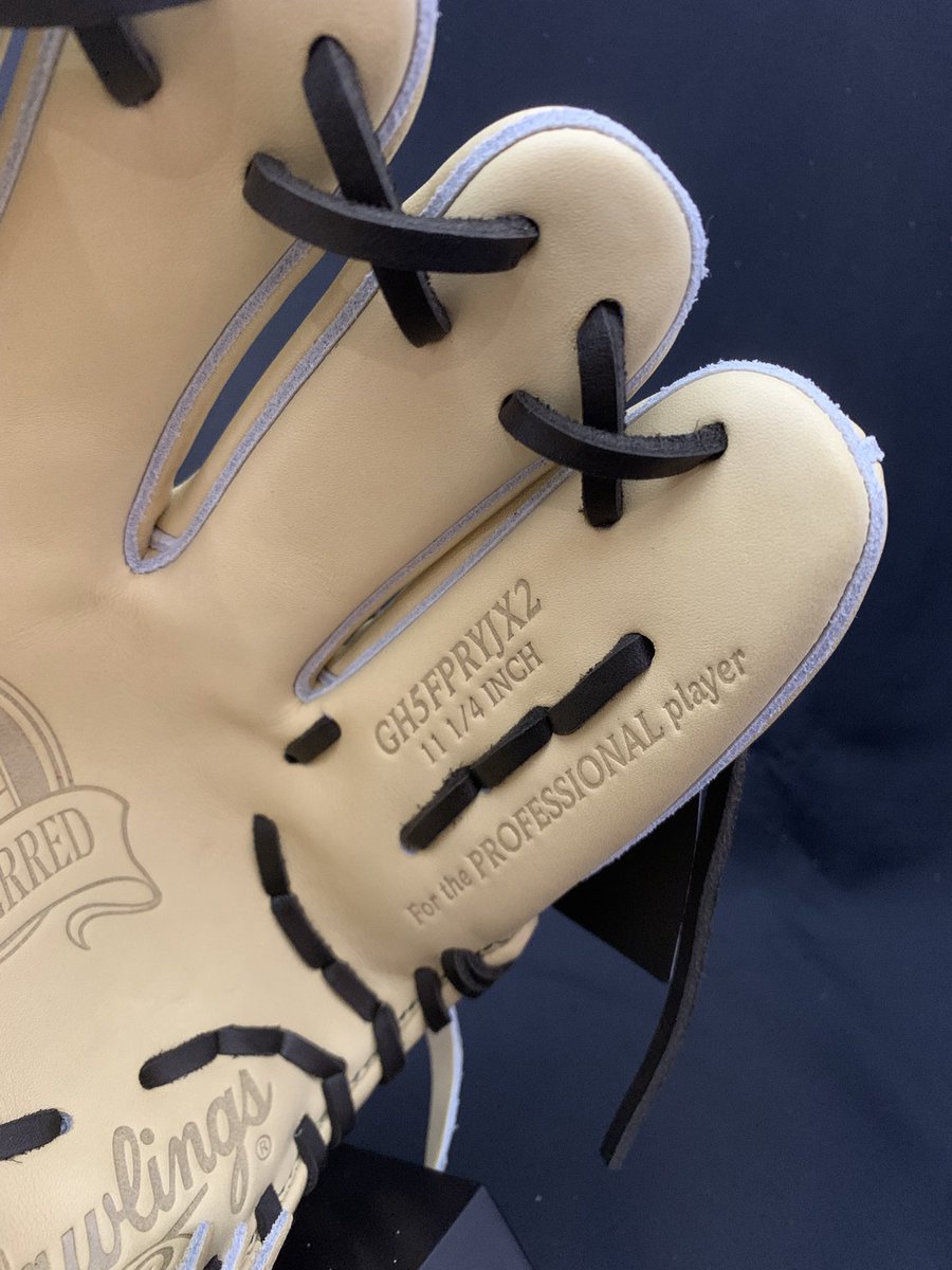 info42648043's tweet photo. 【PRO PREFERRED】
型番:JX2型(11.25㌅)
素材:表革⇒カナディアンキップレザー
裏革⇒Grip Chewy Leather(和牛)
カラー:CAM(キャメル)
価格:税込定価60,500円→すみれ価格は…
是非、店頭ではめてみて下さい☝️
#すみれスポーツ #ローリングス #rawlings #mlb #usa #propreferred #wizard02 #47900 https://t.co/I1kclGBua7